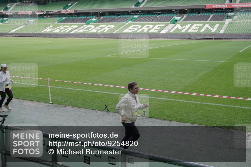 05.10.2025 - 20. swb-Marathon Bremen Michael Burmester http://msf.ph/oto/9254820 05.10.2025 10:43:03 Laufen im Stadion 8225, 9185, 9212, 9276, 9288, 9410, 9476, 9481, 9493, 9526, 9557, 9664, 9675, 9680, 9726, 9731, 9732, 9734, 9736, 9760, 9784, 9806, 9822, 9823, 9826, 9848, 9861, 9867, 9912, 9945, 9972, 9999, 10074, 10146, 10245, 10315, 10316, 10365, 10366, 10396, 10412, 10415, 10417, 10433, 10463, 10596, 10684, 10849, 10860, 10861, 10962, 10969, 11030, 11073, 11083, 11112, 11113, 11157, 11161, 11170, 11172, 11215, 11240, 11242, 11285, 11331, 11404, 11536, 9519, 9648, 9972 meine-sportfotos.de