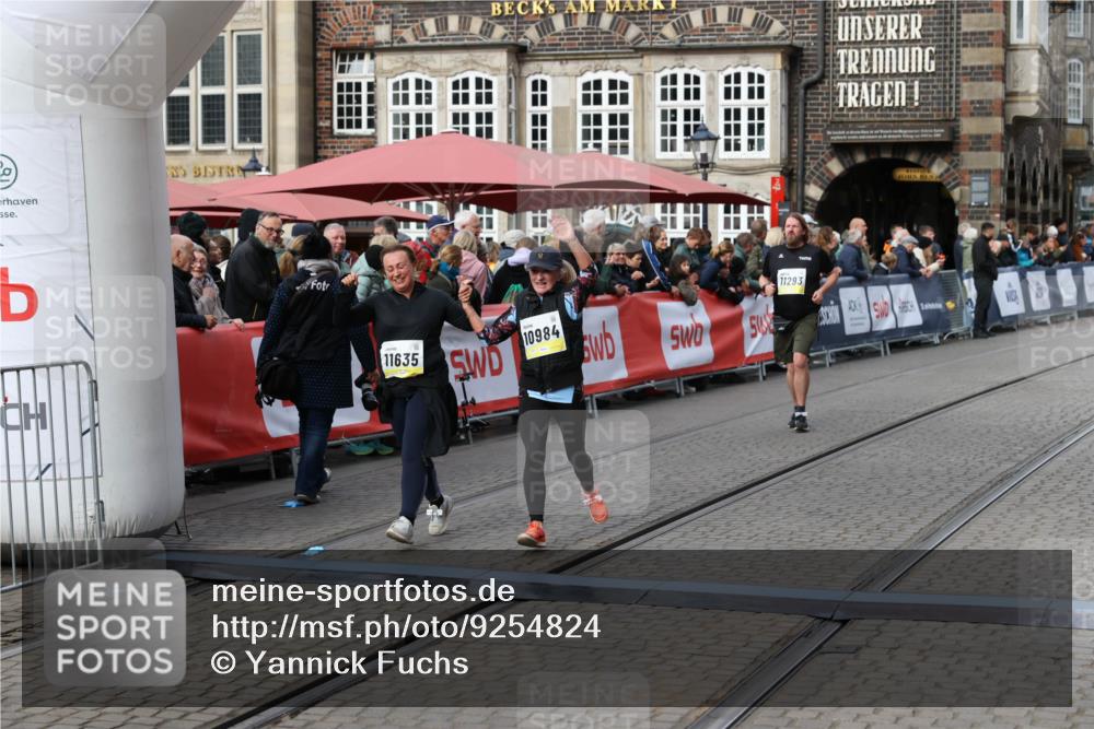 05.10.2025 - 20. swb-Marathon Bremen Yannick Fuchs http://msf.ph/oto/9254824 05.10.2025 11:15:16 Ziel 10647, 10984, 11107, 11293, 11635 meine-sportfotos.de