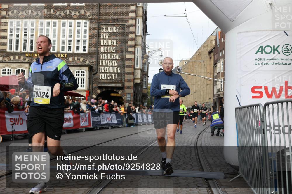05.10.2025 - 20. swb-Marathon Bremen Yannick Fuchs http://msf.ph/oto/9254828 05.10.2025 10:54:59 Ziel 8326, 9436, 9560, 9754, 9776, 10024, 10232, 10233, 10487, 10609, 10770, 11163, 11276, 11373 meine-sportfotos.de
