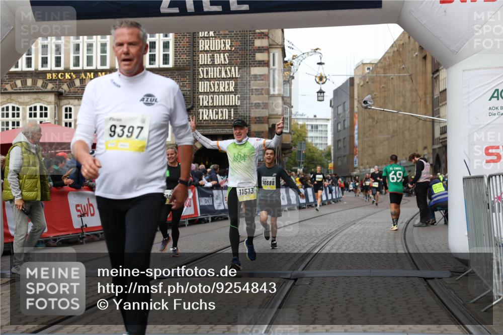 05.10.2025 - 20. swb-Marathon Bremen Yannick Fuchs http://msf.ph/oto/9254843 05.10.2025 10:46:09 Ziel 9397, 9500, 9876, 10090, 10688, 11074, 11513, 11617 meine-sportfotos.de