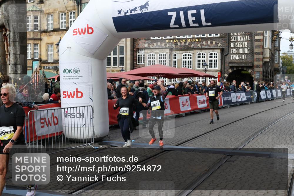 05.10.2025 - 20. swb-Marathon Bremen Yannick Fuchs http://msf.ph/oto/9254872 05.10.2025 11:15:17 Ziel 10647, 10984, 11107, 11293, 11635 meine-sportfotos.de