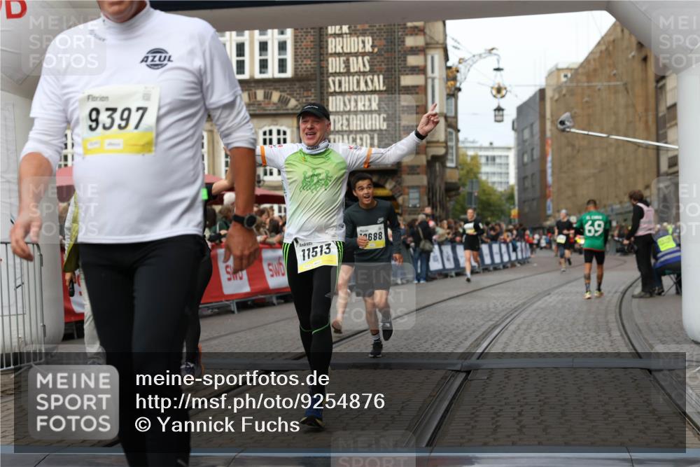 05.10.2025 - 20. swb-Marathon Bremen Yannick Fuchs http://msf.ph/oto/9254876 05.10.2025 10:46:10 Ziel 9397, 9500, 9876, 10090, 10688, 11074, 11513, 11617 meine-sportfotos.de