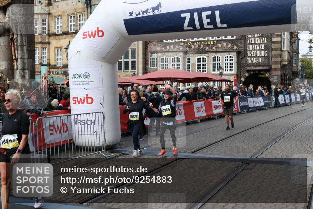 05.10.2025 - 20. swb-Marathon Bremen Yannick Fuchs http://msf.ph/oto/9254883 05.10.2025 11:15:17 Ziel 10647, 10984, 11107, 11293, 11635 meine-sportfotos.de