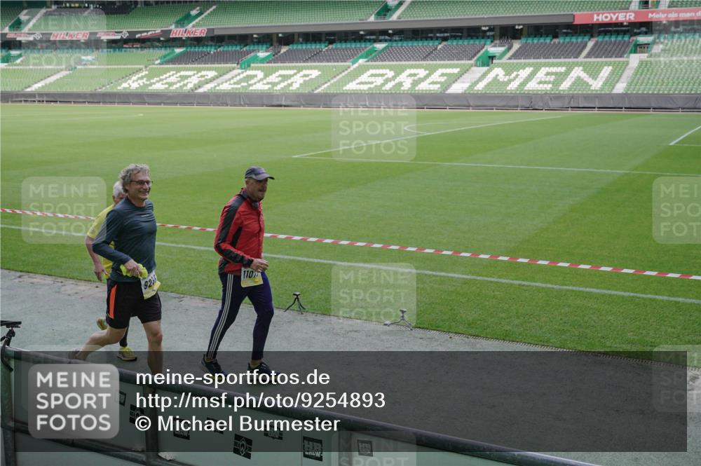 05.10.2025 - 20. swb-Marathon Bremen Michael Burmester http://msf.ph/oto/9254893 05.10.2025 10:43:07 Laufen im Stadion 8225, 9185, 9212, 9276, 9288, 9410, 9476, 9481, 9493, 9526, 9557, 9664, 9675, 9680, 9726, 9731, 9732, 9734, 9736, 9760, 9784, 9806, 9822, 9823, 9826, 9848, 9861, 9867, 9912, 10074, 10146, 10183, 10245, 10315, 10316, 10365, 10366, 10396, 10399, 10412, 10417, 10433, 10435, 10463, 10515, 10596, 10849, 10860, 10861, 10962, 10969, 11030, 11073, 11083, 11112, 11113, 11157, 11161, 11170, 11215, 11240, 11242, 11285, 11331, 11404, 11536, 9519, 9648, 9945, 9972 meine-sportfotos.de