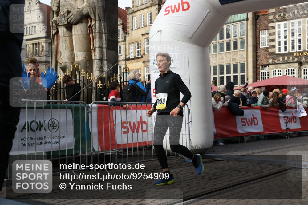 05.10.2025 - 20. swb-Marathon Bremen Yannick Fuchs http://msf.ph/oto/9254909 05.10.2025 10:55:00 Ziel 8326, 9427, 9436, 9560, 9570, 9754, 9776, 10024, 10231, 10232, 10233, 10487, 10609, 10770, 11163, 11276, 11373, 11470 meine-sportfotos.de
