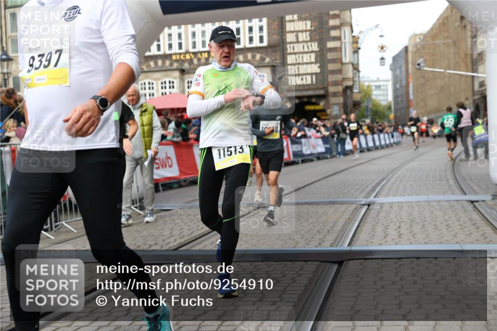 05.10.2025 - 20. swb-Marathon Bremen Yannick Fuchs http://msf.ph/oto/9254910 05.10.2025 10:46:11 Ziel 9397, 9500, 9876, 10090, 10688, 10858, 11074, 11513 meine-sportfotos.de