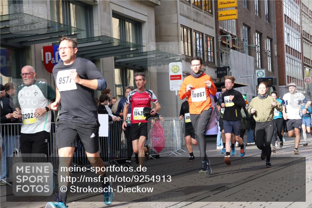 05.10.2025 - 20. swb-Marathon Bremen Strokosch-Dieckow http://msf.ph/oto/9254913 05.10.2025 10:56:48 Ziel 5172, 9231, 9260, 9292, 9314, 9450, 9451, 9489, 9577, 9797, 9844, 9937, 9947, 10069, 10105, 10169, 10293, 10545, 10657, 10867, 10917, 11015, 11138, 11168, 11202, 11434, 11435, 11566, 11596, 11686, 5172, 9231, 9260, 9292, 9314, 9450, 9451, 9489, 9577, 9797, 9844, 9937, 9947, 10069, 10105, 10169, 10293, 10545, 10657, 10867, 10917, 11015, 11138, 11168, 11202, 11434, 11435, 11566, 11596, 11686 meine-sportfotos.de