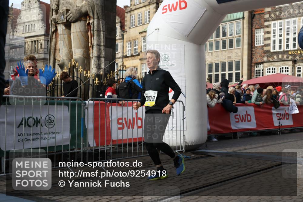 05.10.2025 - 20. swb-Marathon Bremen Yannick Fuchs http://msf.ph/oto/9254918 05.10.2025 10:55:00 Ziel 8326, 9427, 9436, 9560, 9570, 9754, 9776, 10024, 10231, 10232, 10233, 10487, 10609, 10770, 11163, 11276, 11373, 11470 meine-sportfotos.de