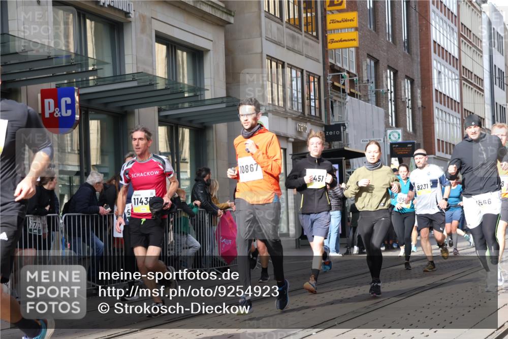05.10.2025 - 20. swb-Marathon Bremen Strokosch-Dieckow http://msf.ph/oto/9254923 05.10.2025 10:56:48 Ziel 5172, 9231, 9260, 9292, 9314, 9450, 9451, 9489, 9577, 9797, 9844, 9937, 9947, 10069, 10105, 10169, 10293, 10545, 10657, 10867, 10917, 11015, 11138, 11168, 11202, 11434, 11435, 11566, 11596, 11686, 5172, 9231, 9260, 9292, 9314, 9450, 9451, 9489, 9577, 9797, 9844, 9937, 9947, 10069, 10105, 10169, 10293, 10545, 10657, 10867, 10917, 11015, 11138, 11168, 11202, 11434, 11435, 11566, 11596, 11686 meine-sportfotos.de