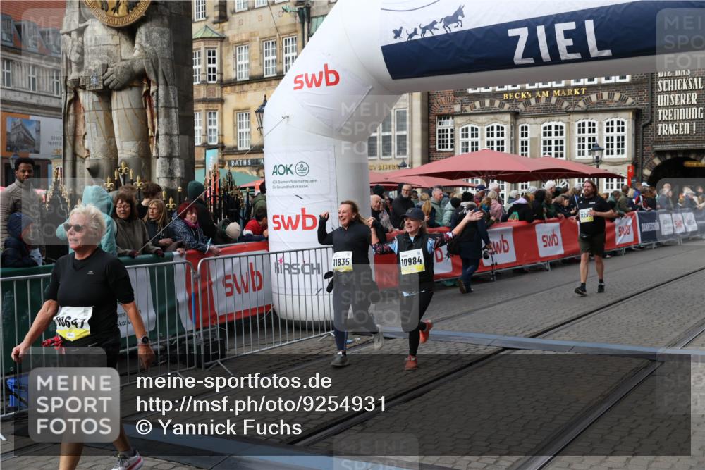 05.10.2025 - 20. swb-Marathon Bremen Yannick Fuchs http://msf.ph/oto/9254931 05.10.2025 11:15:17 Ziel 10647, 10984, 11107, 11293, 11635 meine-sportfotos.de