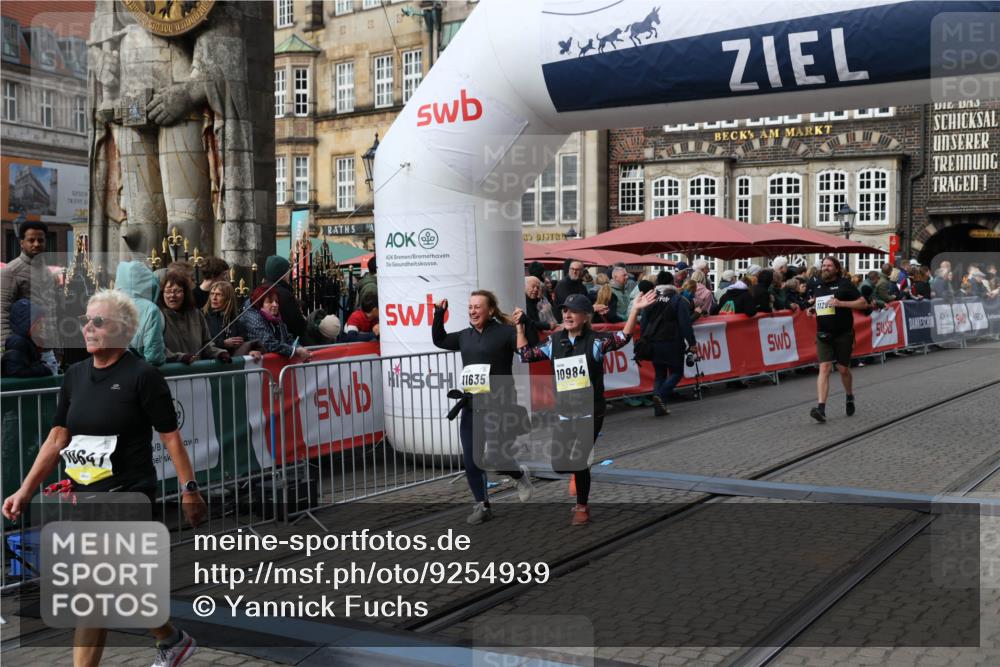 05.10.2025 - 20. swb-Marathon Bremen Yannick Fuchs http://msf.ph/oto/9254939 05.10.2025 11:15:17 Ziel 10647, 10984, 11107, 11293, 11635 meine-sportfotos.de