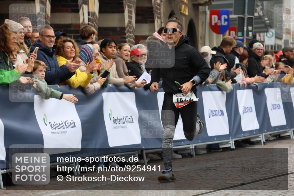 05.10.2025 - 20. swb-Marathon Bremen Strokosch-Dieckow http://msf.ph/oto/9254941 05.10.2025 12:53:20 Ziel 925, 1444, 3975, 5074 meine-sportfotos.de