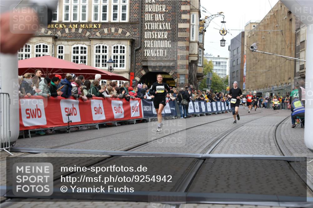 05.10.2025 - 20. swb-Marathon Bremen Yannick Fuchs http://msf.ph/oto/9254942 05.10.2025 10:46:13 Ziel 9500, 10090, 10688, 10858, 11074, 11446, 11513 meine-sportfotos.de
