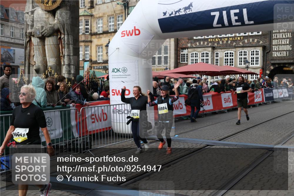 05.10.2025 - 20. swb-Marathon Bremen Yannick Fuchs http://msf.ph/oto/9254947 05.10.2025 11:15:17 Ziel 10647, 10984, 11107, 11293, 11635 meine-sportfotos.de