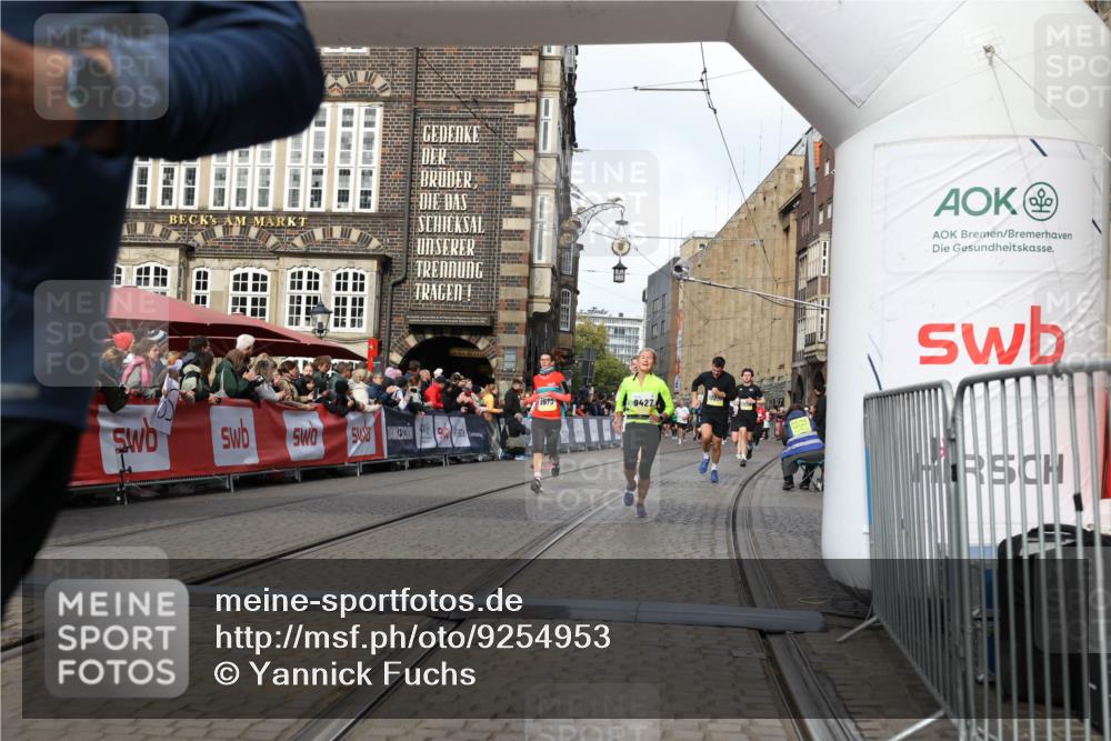 05.10.2025 - 20. swb-Marathon Bremen Yannick Fuchs http://msf.ph/oto/9254953 05.10.2025 10:55:01 Ziel 8326, 9427, 9436, 9560, 9570, 9776, 10024, 10231, 10232, 10233, 10487, 10609, 10770, 11163, 11276, 11373, 11470 meine-sportfotos.de