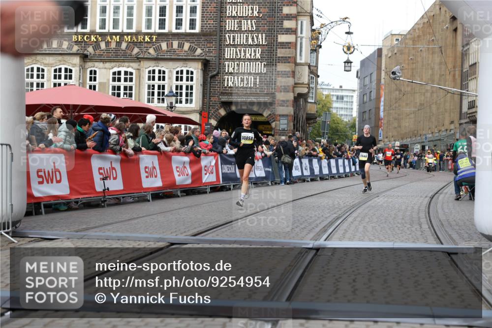 05.10.2025 - 20. swb-Marathon Bremen Yannick Fuchs http://msf.ph/oto/9254954 05.10.2025 10:46:13 Ziel 9500, 10090, 10688, 10858, 11074, 11446, 11513 meine-sportfotos.de