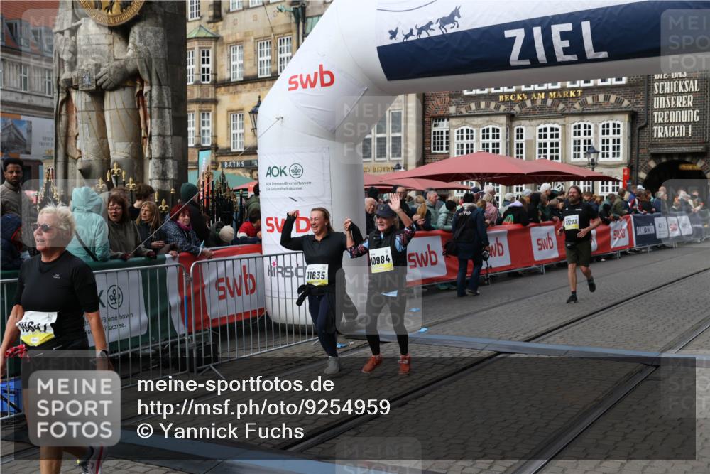 05.10.2025 - 20. swb-Marathon Bremen Yannick Fuchs http://msf.ph/oto/9254959 05.10.2025 11:15:17 Ziel 10647, 10984, 11107, 11293, 11635 meine-sportfotos.de