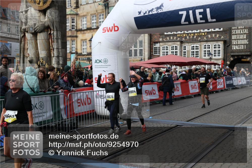 05.10.2025 - 20. swb-Marathon Bremen Yannick Fuchs http://msf.ph/oto/9254970 05.10.2025 11:15:17 Ziel 10647, 10984, 11107, 11293, 11635 meine-sportfotos.de