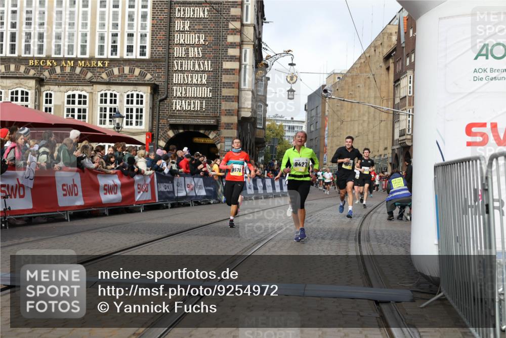 05.10.2025 - 20. swb-Marathon Bremen Yannick Fuchs http://msf.ph/oto/9254972 05.10.2025 10:55:01 Ziel 8326, 9427, 9436, 9560, 9570, 9776, 10024, 10231, 10232, 10233, 10487, 10609, 10770, 11163, 11276, 11373, 11470 meine-sportfotos.de