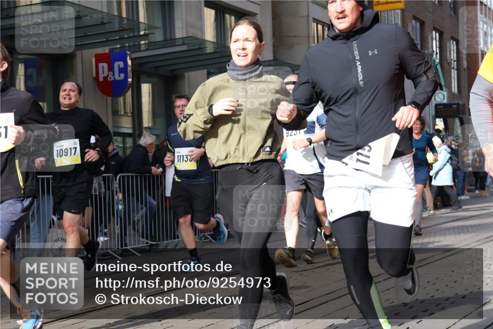 05.10.2025 - 20. swb-Marathon Bremen Strokosch-Dieckow http://msf.ph/oto/9254973 05.10.2025 10:56:50 Ziel 5172, 9231, 9260, 9292, 9314, 9450, 9451, 9489, 9550, 9577, 9797, 9844, 9937, 9947, 10069, 10169, 10281, 10293, 10367, 10545, 10657, 10867, 10917, 11015, 11138, 11168, 11202, 11434, 11435, 11566, 11596, 11686, 5172, 9231, 9260, 9292, 9314, 9450, 9451, 9489, 9550, 9577, 9797, 9844, 9937, 9947, 10069, 10169, 10281, 10293, 10367, 10545, 10657, 10867, 10917, 11015, 11138, 11168, 11202, 11434, 11435, 11566, 11596, 11686 meine-sportfotos.de