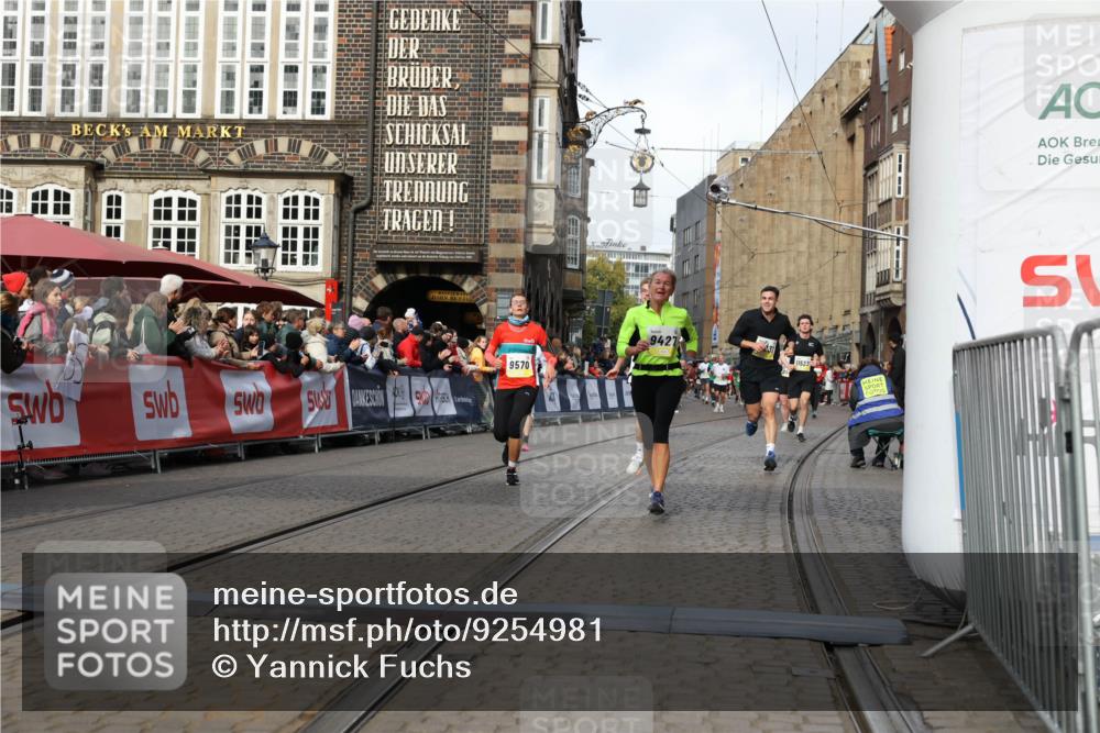 05.10.2025 - 20. swb-Marathon Bremen Yannick Fuchs http://msf.ph/oto/9254981 05.10.2025 10:55:01 Ziel 8326, 9427, 9436, 9560, 9570, 9776, 10024, 10231, 10232, 10233, 10487, 10609, 10770, 11163, 11276, 11373, 11470 meine-sportfotos.de