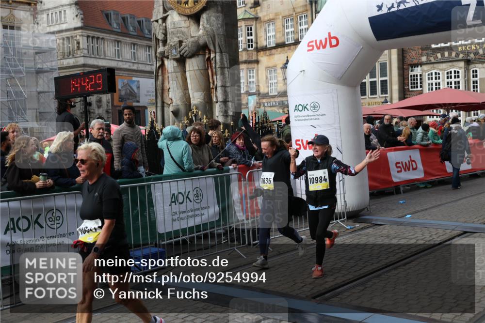 05.10.2025 - 20. swb-Marathon Bremen Yannick Fuchs http://msf.ph/oto/9254994 05.10.2025 11:15:18 Ziel 10647, 10984, 11107, 11293, 11635 meine-sportfotos.de