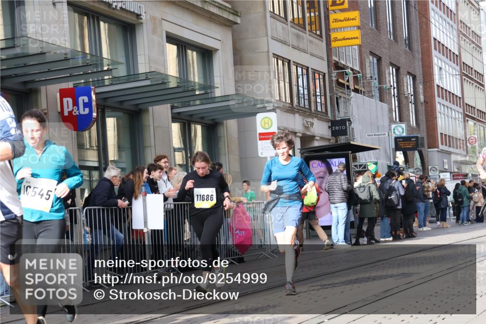 05.10.2025 - 20. swb-Marathon Bremen Strokosch-Dieckow http://msf.ph/oto/9254999 05.10.2025 10:56:52 Ziel 5172, 7101, 9231, 9260, 9292, 9314, 9450, 9451, 9489, 9550, 9577, 9797, 9844, 9937, 9947, 10069, 10169, 10281, 10293, 10367, 10545, 10645, 10657, 10867, 10917, 11015, 11138, 11202, 11434, 11435, 11566, 11596, 11686, 5172, 7101, 9231, 9260, 9292, 9314, 9450, 9451, 9489, 9550, 9577, 9797, 9844, 9937, 9947, 10069, 10169, 10281, 10293, 10367, 10545, 10645, 10657, 10867, 10917, 11015, 11138, 11202, 11434, 11435, 11566, 11596, 11686 meine-sportfotos.de