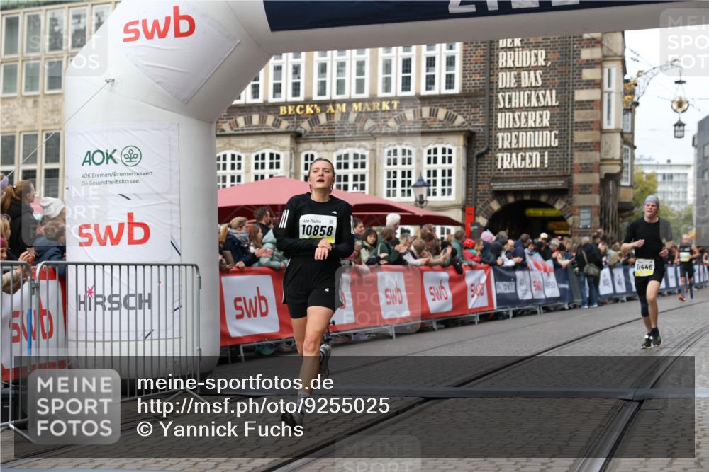 05.10.2025 - 20. swb-Marathon Bremen Yannick Fuchs http://msf.ph/oto/9255025 05.10.2025 10:46:15 Ziel 9500, 10688, 10858, 11074, 11446, 11513 meine-sportfotos.de