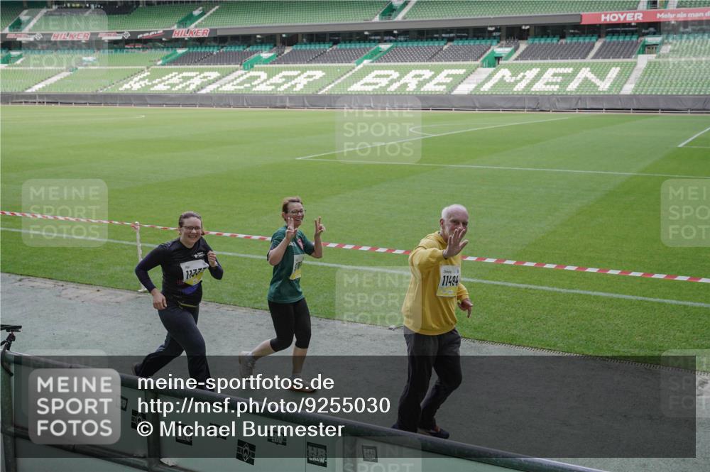 05.10.2025 - 20. swb-Marathon Bremen Michael Burmester http://msf.ph/oto/9255030 05.10.2025 10:43:11 Laufen im Stadion 8225, 9185, 9288, 9410, 9476, 9481, 9493, 9526, 9557, 9561, 9664, 9675, 9680, 9726, 9731, 9732, 9734, 9736, 9760, 9784, 9806, 9822, 9823, 9826, 9848, 9861, 9867, 9912, 10074, 10146, 10183, 10245, 10315, 10316, 10396, 10399, 10412, 10417, 10433, 10435, 10463, 10515, 10596, 10849, 10860, 10861, 10962, 10969, 11030, 11073, 11083, 11112, 11113, 11157, 11161, 11170, 11215, 11240, 11242, 11285, 11331, 11404, 11536, 9212, 9276, 9519, 9648, 9945, 9972 meine-sportfotos.de