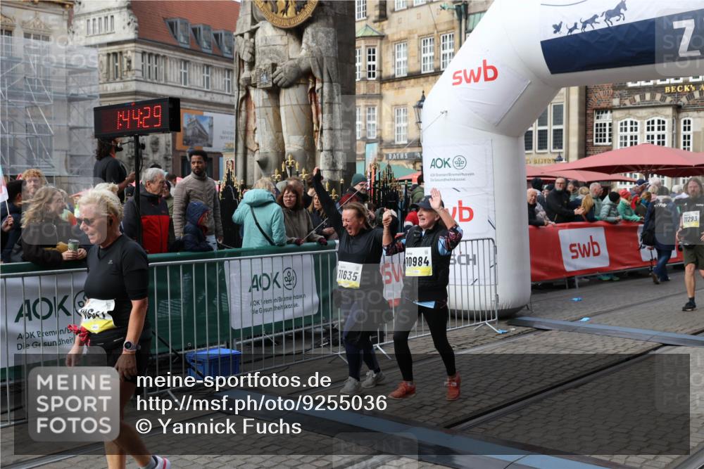 05.10.2025 - 20. swb-Marathon Bremen Yannick Fuchs http://msf.ph/oto/9255036 05.10.2025 11:15:18 Ziel 10647, 10984, 11107, 11293, 11635 meine-sportfotos.de