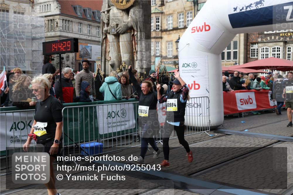 05.10.2025 - 20. swb-Marathon Bremen Yannick Fuchs http://msf.ph/oto/9255043 05.10.2025 11:15:18 Ziel 10647, 10984, 11107, 11293, 11635 meine-sportfotos.de