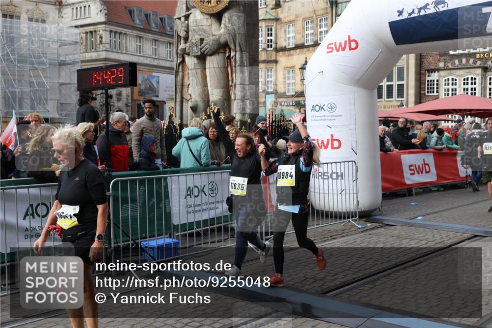 05.10.2025 - 20. swb-Marathon Bremen Yannick Fuchs http://msf.ph/oto/9255048 05.10.2025 11:15:18 Ziel 10647, 10984, 11107, 11293, 11635 meine-sportfotos.de