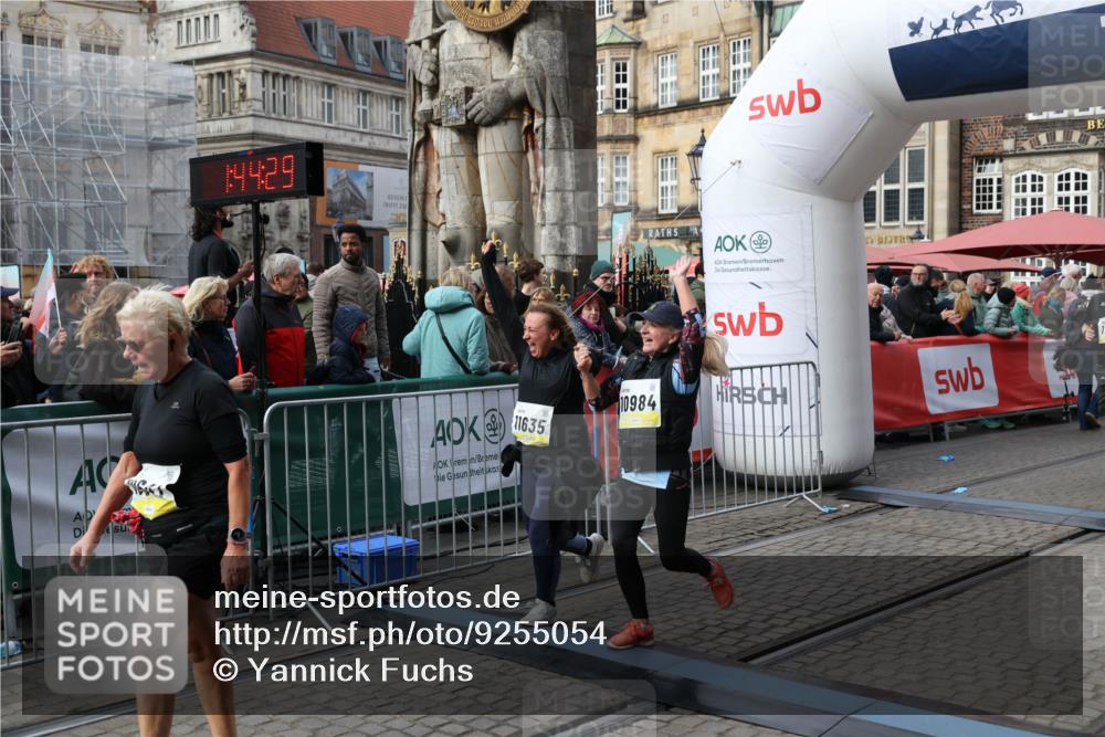 05.10.2025 - 20. swb-Marathon Bremen Yannick Fuchs http://msf.ph/oto/9255054 05.10.2025 11:15:18 Ziel 10647, 10984, 11107, 11293, 11635 meine-sportfotos.de
