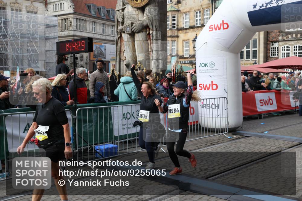 05.10.2025 - 20. swb-Marathon Bremen Yannick Fuchs http://msf.ph/oto/9255065 05.10.2025 11:15:18 Ziel 10647, 10984, 11107, 11293, 11635 meine-sportfotos.de