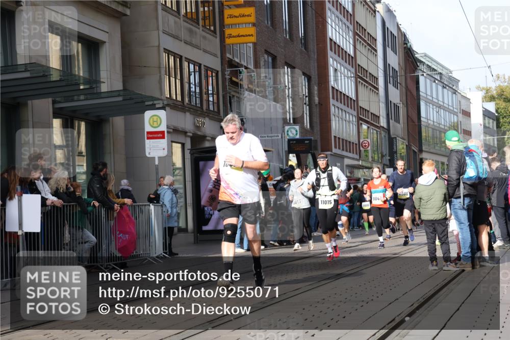 05.10.2025 - 20. swb-Marathon Bremen Strokosch-Dieckow http://msf.ph/oto/9255071 05.10.2025 10:56:57 Ziel 5172, 7101, 9000, 9215, 9231, 9260, 9292, 9314, 9450, 9489, 9550, 9577, 9797, 9844, 9947, 10169, 10281, 10293, 10367, 10545, 10645, 10657, 10917, 10950, 11015, 11138, 11202, 11434, 11435, 11566, 11596, 11606, 11686, 5172, 7101, 9000, 9215, 9231, 9260, 9292, 9314, 9450, 9489, 9550, 9577, 9797, 9844, 9947, 10169, 10281, 10293, 10367, 10545, 10645, 10657, 10917, 10950, 11015, 11138, 11202, 11434, 11435, 11566, 11596, 11606, 11686 meine-sportfotos.de