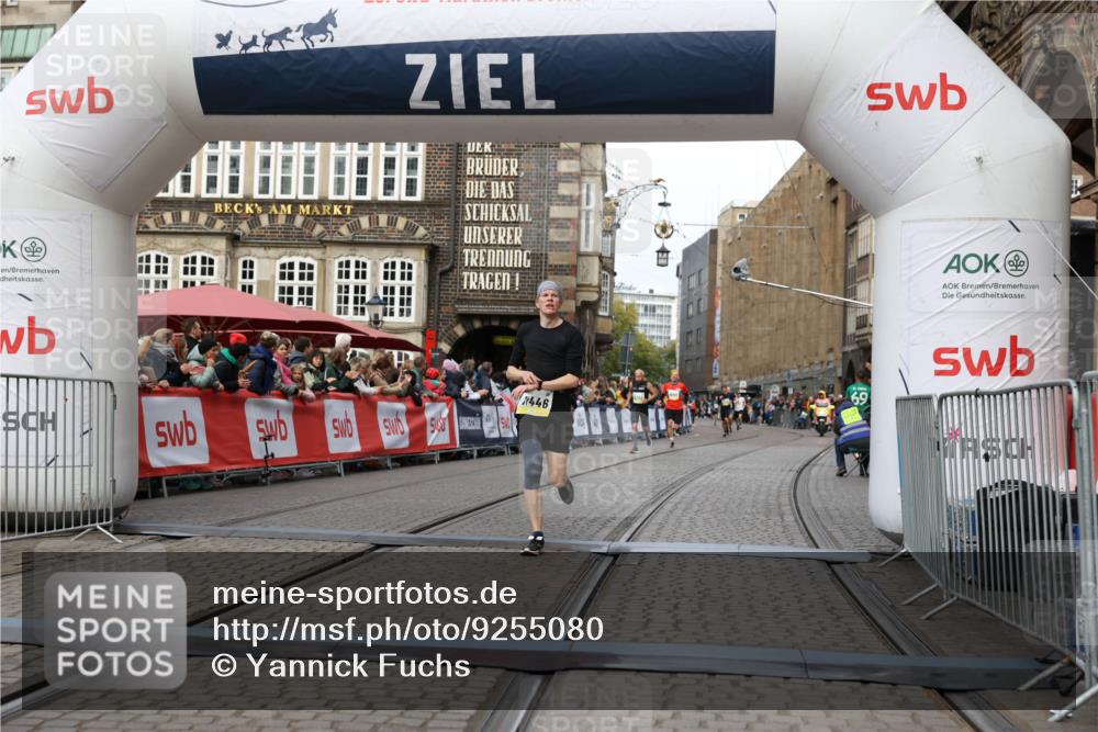 05.10.2025 - 20. swb-Marathon Bremen Yannick Fuchs http://msf.ph/oto/9255080 05.10.2025 10:46:17 Ziel 10688, 10858, 11074, 11446 meine-sportfotos.de