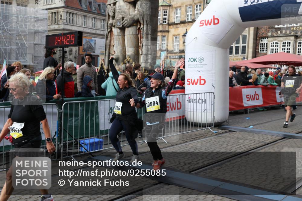 05.10.2025 - 20. swb-Marathon Bremen Yannick Fuchs http://msf.ph/oto/9255085 05.10.2025 11:15:18 Ziel 10647, 10984, 11107, 11293, 11635 meine-sportfotos.de