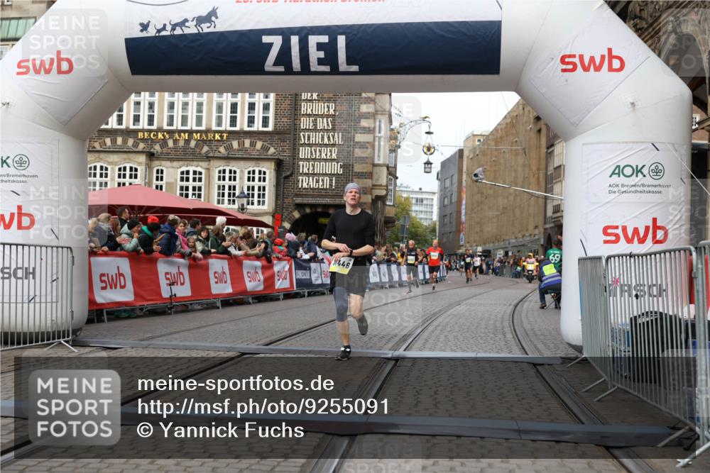 05.10.2025 - 20. swb-Marathon Bremen Yannick Fuchs http://msf.ph/oto/9255091 05.10.2025 10:46:17 Ziel 10688, 10858, 11074, 11446 meine-sportfotos.de