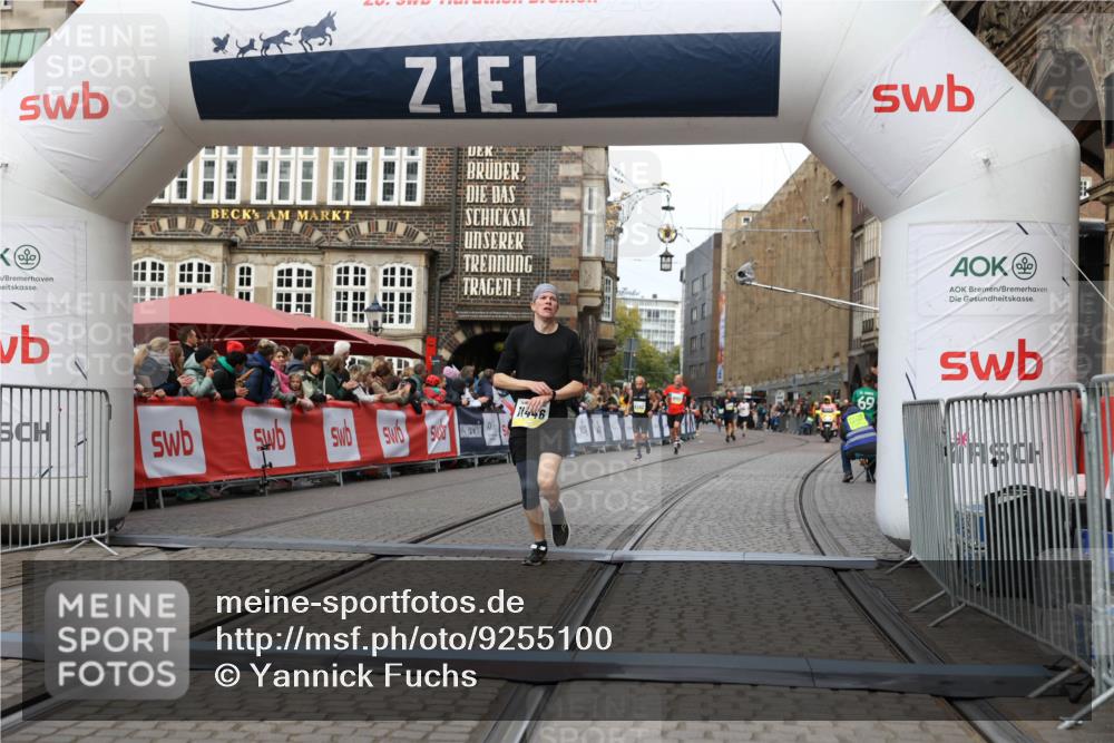 05.10.2025 - 20. swb-Marathon Bremen Yannick Fuchs http://msf.ph/oto/9255100 05.10.2025 10:46:17 Ziel 10688, 10858, 11074, 11446 meine-sportfotos.de
