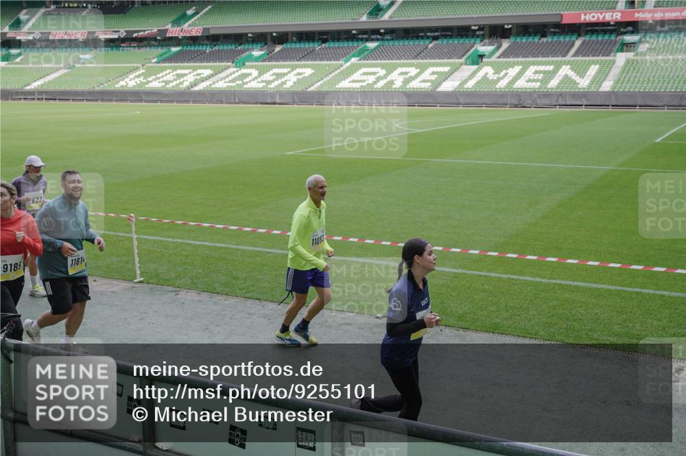05.10.2025 - 20. swb-Marathon Bremen Michael Burmester http://msf.ph/oto/9255101 05.10.2025 10:43:14 Laufen im Stadion 9185, 9288, 9410, 9476, 9493, 9526, 9557, 9561, 9664, 9675, 9680, 9726, 9731, 9732, 9734, 9736, 9760, 9784, 9806, 9822, 9823, 9826, 9848, 9861, 9867, 9912, 10074, 10146, 10183, 10245, 10315, 10316, 10396, 10399, 10412, 10417, 10433, 10435, 10463, 10512, 10515, 10596, 10849, 10860, 10861, 10962, 10969, 11030, 11073, 11083, 11112, 11113, 11157, 11161, 11170, 11215, 11240, 11242, 11285, 11331, 11404, 11536, 8225, 9212, 9276, 9481, 9648, 9945, 9972 meine-sportfotos.de