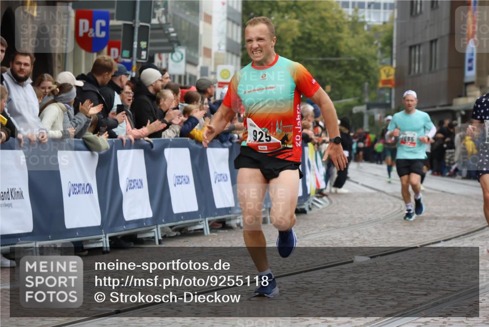 05.10.2025 - 20. swb-Marathon Bremen Strokosch-Dieckow http://msf.ph/oto/9255118 05.10.2025 12:53:25 Ziel 925, 2940, 3975, 5074 meine-sportfotos.de