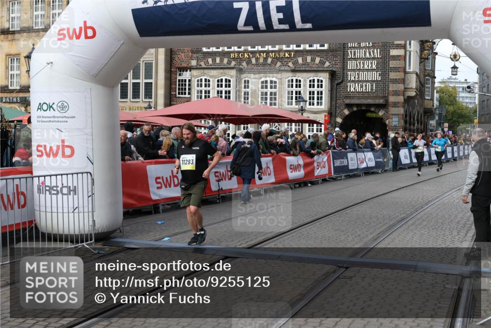 05.10.2025 - 20. swb-Marathon Bremen Yannick Fuchs http://msf.ph/oto/9255125 05.10.2025 11:15:19 Ziel 10647, 10984, 11293, 11635 meine-sportfotos.de