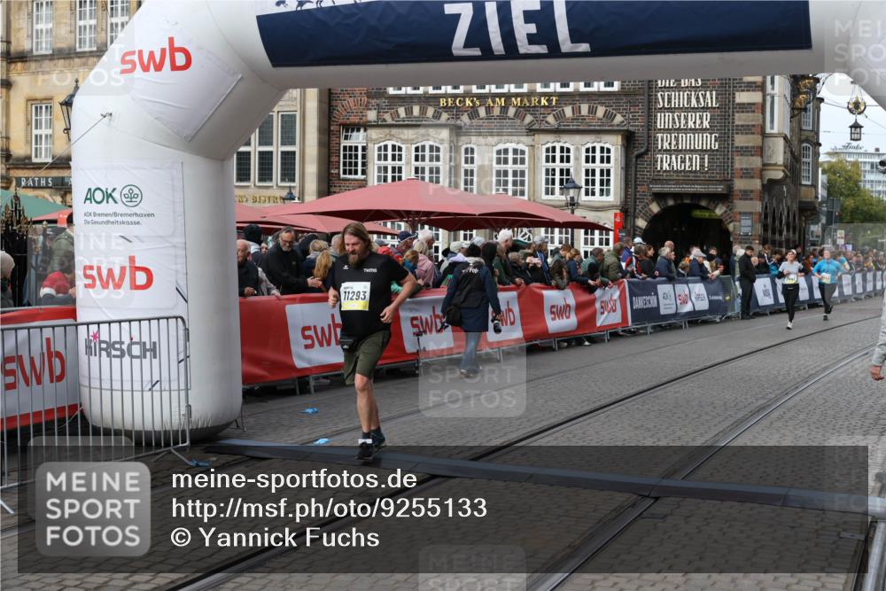 05.10.2025 - 20. swb-Marathon Bremen Yannick Fuchs http://msf.ph/oto/9255133 05.10.2025 11:15:19 Ziel 10647, 10984, 11293, 11635 meine-sportfotos.de