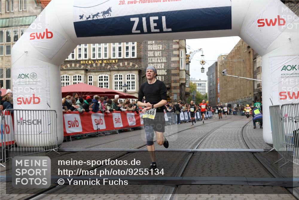 05.10.2025 - 20. swb-Marathon Bremen Yannick Fuchs http://msf.ph/oto/9255134 05.10.2025 10:46:17 Ziel 10688, 10858, 11074, 11446 meine-sportfotos.de