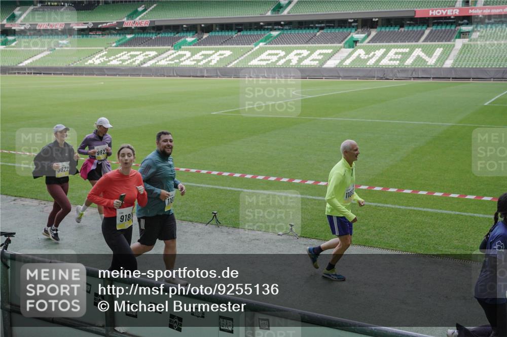 05.10.2025 - 20. swb-Marathon Bremen Michael Burmester http://msf.ph/oto/9255136 05.10.2025 10:43:14 Laufen im Stadion 9185, 9288, 9410, 9476, 9493, 9526, 9557, 9561, 9664, 9675, 9680, 9726, 9731, 9732, 9734, 9736, 9760, 9784, 9806, 9822, 9823, 9826, 9848, 9861, 9867, 9912, 10074, 10146, 10183, 10245, 10315, 10316, 10396, 10399, 10412, 10417, 10433, 10435, 10463, 10512, 10515, 10596, 10849, 10860, 10861, 10962, 10969, 11030, 11073, 11083, 11112, 11113, 11157, 11161, 11170, 11215, 11240, 11242, 11285, 11331, 11404, 11536, 8225, 9212, 9276, 9481, 9648, 9945, 9972 meine-sportfotos.de