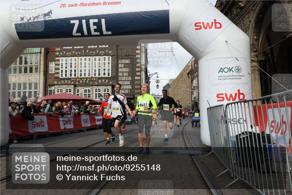 05.10.2025 - 20. swb-Marathon Bremen Yannick Fuchs http://msf.ph/oto/9255148 05.10.2025 10:55:03 Ziel 9427, 9436, 9560, 9570, 10024, 10231, 10232, 10233, 10487, 10609, 10770, 11163, 11320, 11373, 11470 meine-sportfotos.de