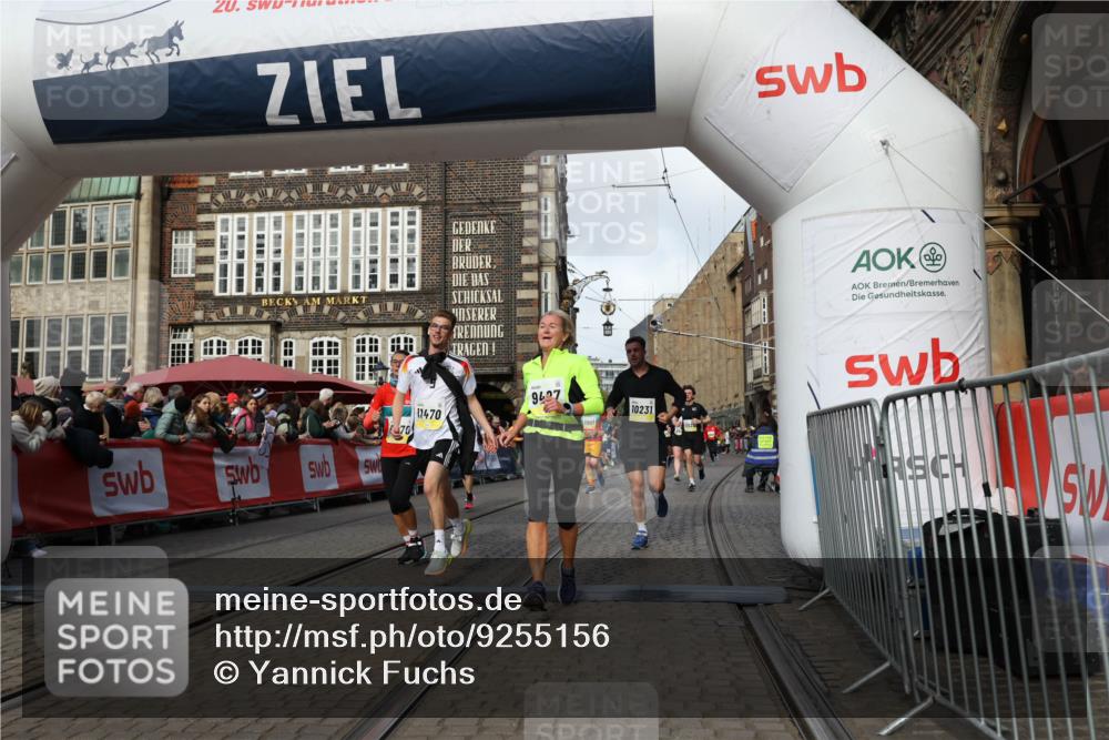 05.10.2025 - 20. swb-Marathon Bremen Yannick Fuchs http://msf.ph/oto/9255156 05.10.2025 10:55:03 Ziel 9427, 9436, 9560, 9570, 10024, 10231, 10232, 10233, 10487, 10609, 10770, 11163, 11320, 11373, 11470 meine-sportfotos.de