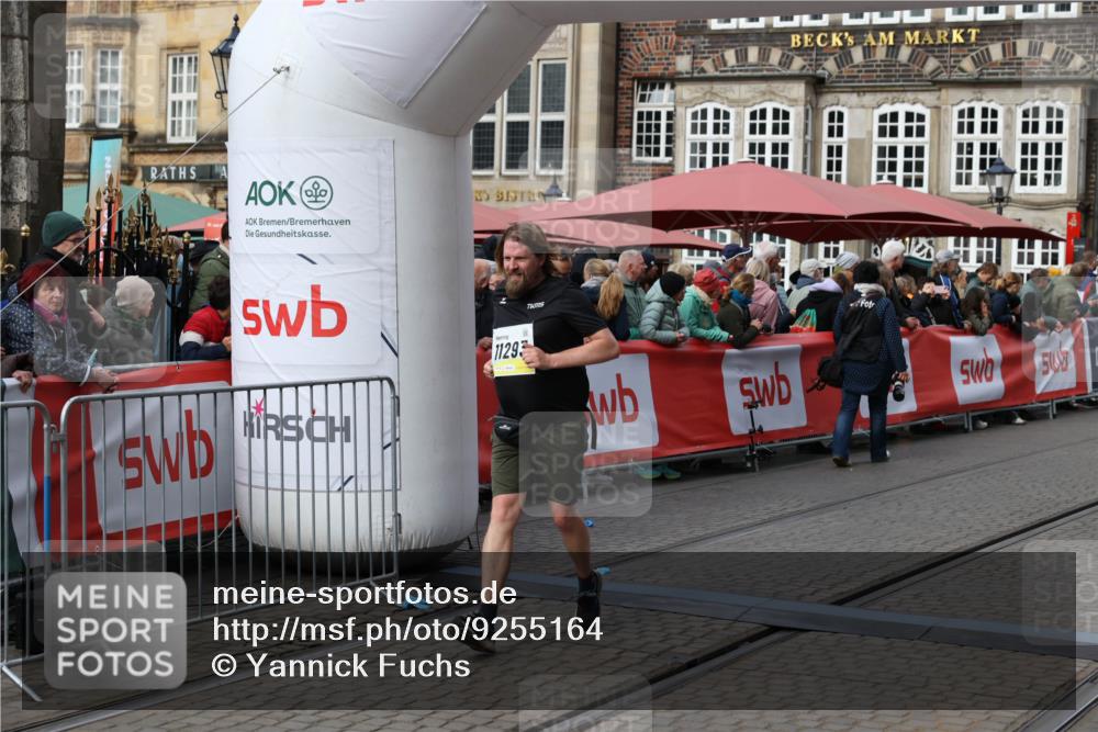 05.10.2025 - 20. swb-Marathon Bremen Yannick Fuchs http://msf.ph/oto/9255164 05.10.2025 11:15:19 Ziel 10647, 10984, 11293, 11635 meine-sportfotos.de