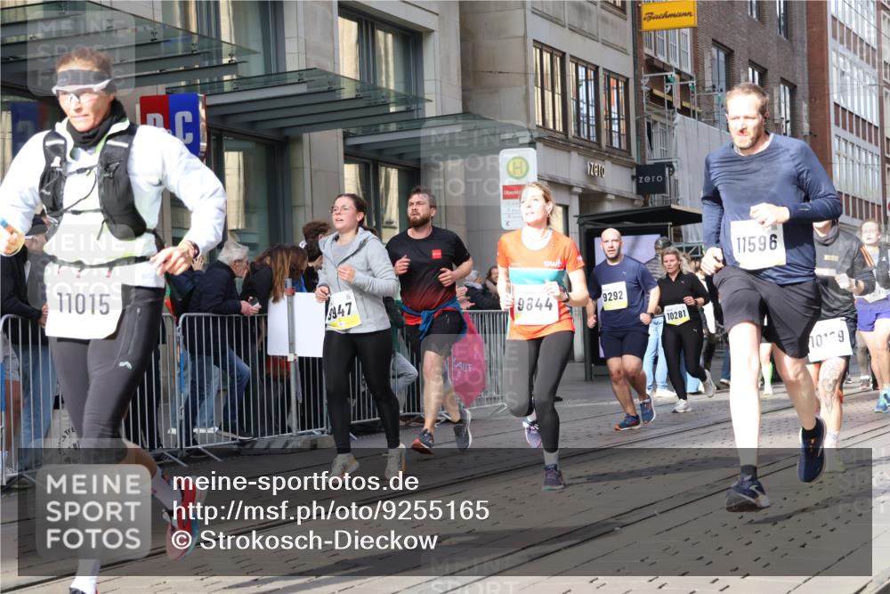 05.10.2025 - 20. swb-Marathon Bremen Strokosch-Dieckow http://msf.ph/oto/9255165 05.10.2025 10:57:01 Ziel 7101, 9000, 9215, 9231, 9260, 9292, 9314, 9450, 9489, 9550, 9577, 9625, 9844, 9904, 9914, 9947, 9962, 10139, 10169, 10281, 10293, 10367, 10545, 10645, 10657, 10917, 10950, 11015, 11138, 11202, 11434, 11596, 11606, 11686, 7101, 9000, 9215, 9231, 9260, 9292, 9314, 9450, 9489, 9550, 9577, 9625, 9844, 9904, 9914, 9947, 9962, 10139, 10169, 10281, 10293, 10367, 10545, 10645, 10657, 10917, 10950, 11015, 11138, 11202, 11434, 11596, 11606, 11686 meine-sportfotos.de