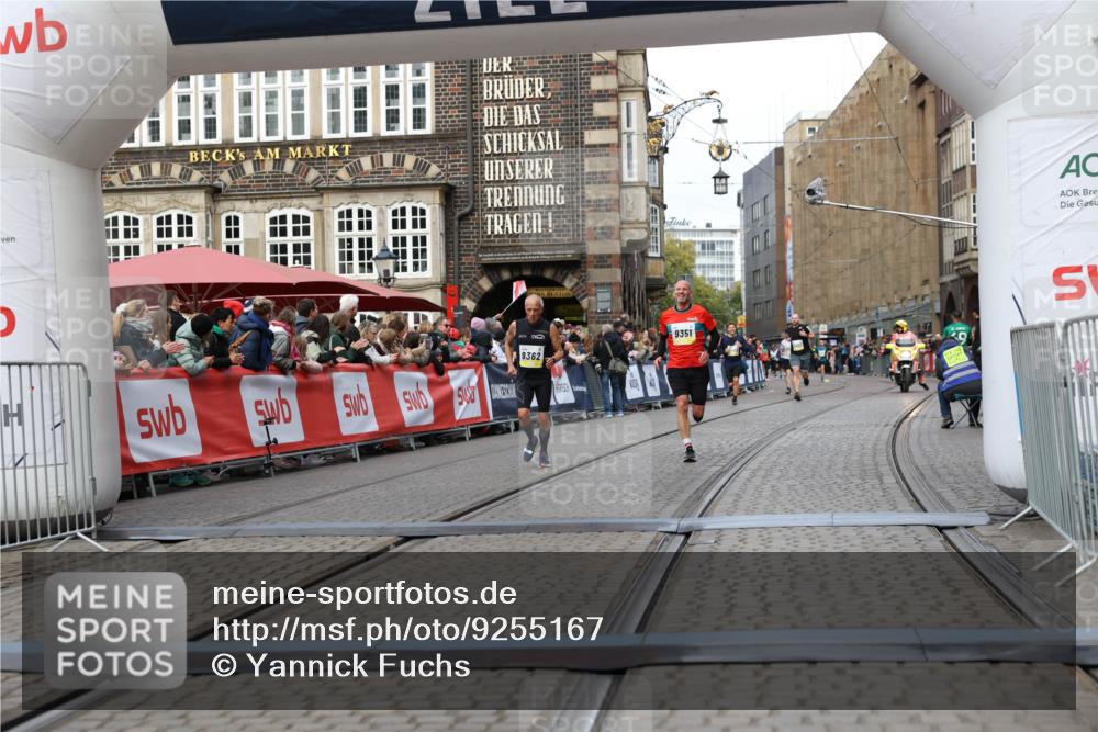 05.10.2025 - 20. swb-Marathon Bremen Yannick Fuchs http://msf.ph/oto/9255167 05.10.2025 10:46:20 Ziel 9351, 9362, 10858, 11446 meine-sportfotos.de